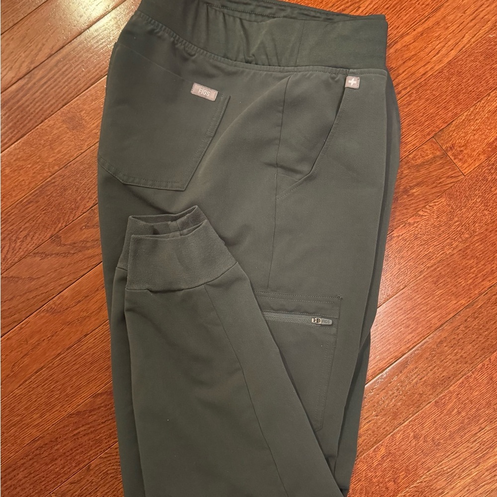 FIGS Women’s Zamora Jogger Scrub Pants, Green, M
